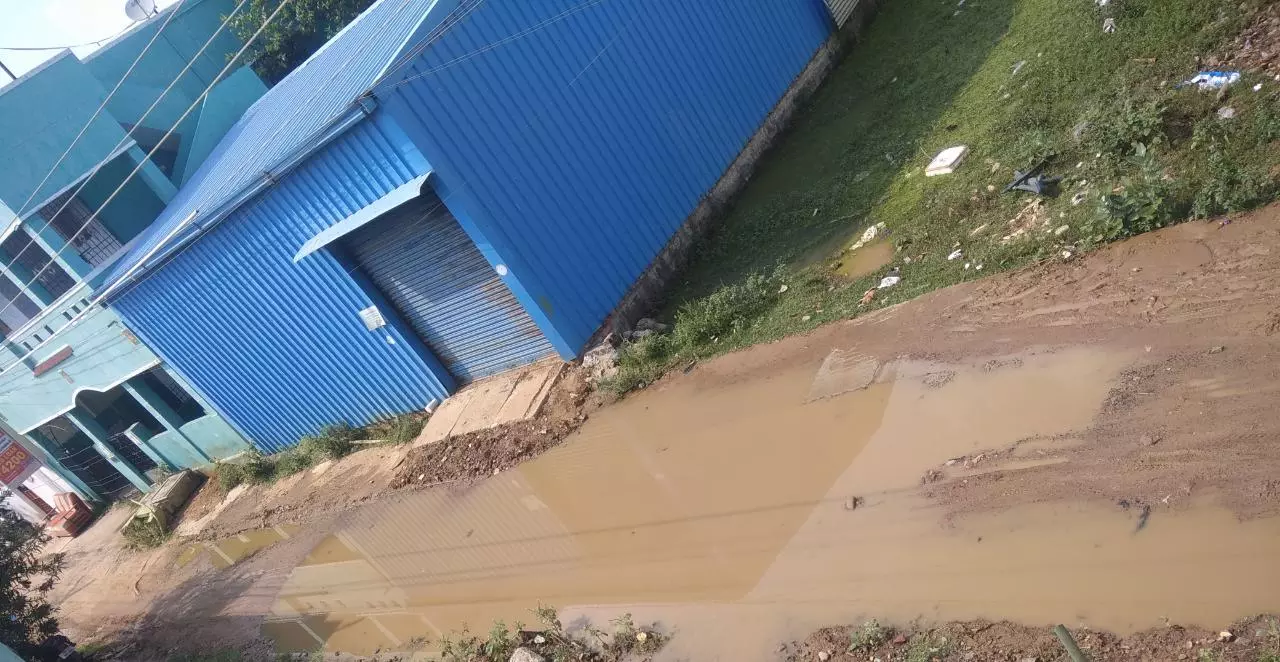 தேங்கி நிற்கும் மழைநீர்