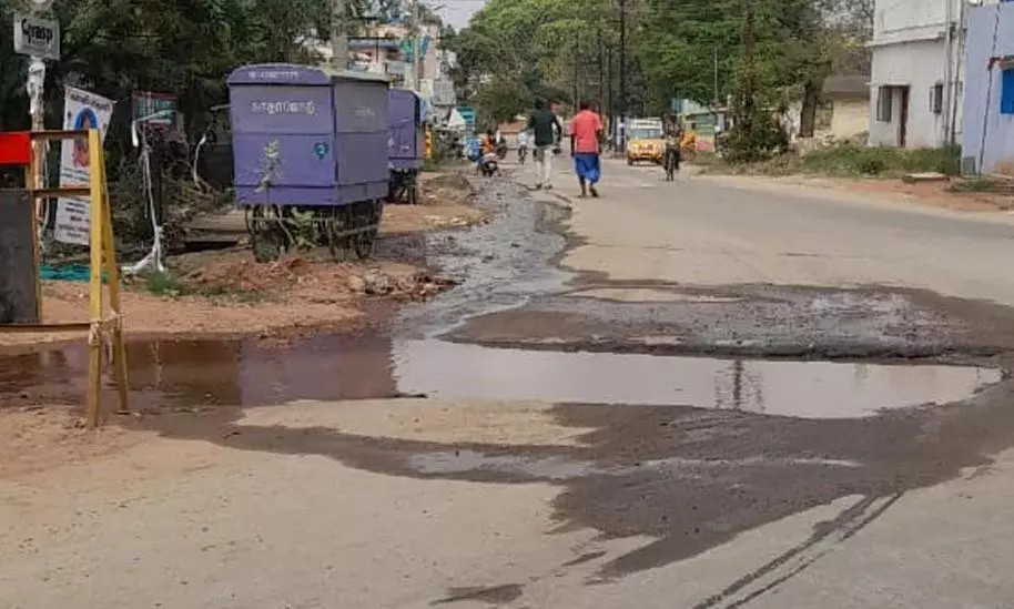 குழாய் உடைந்து வீணாகும் குடிநீர்