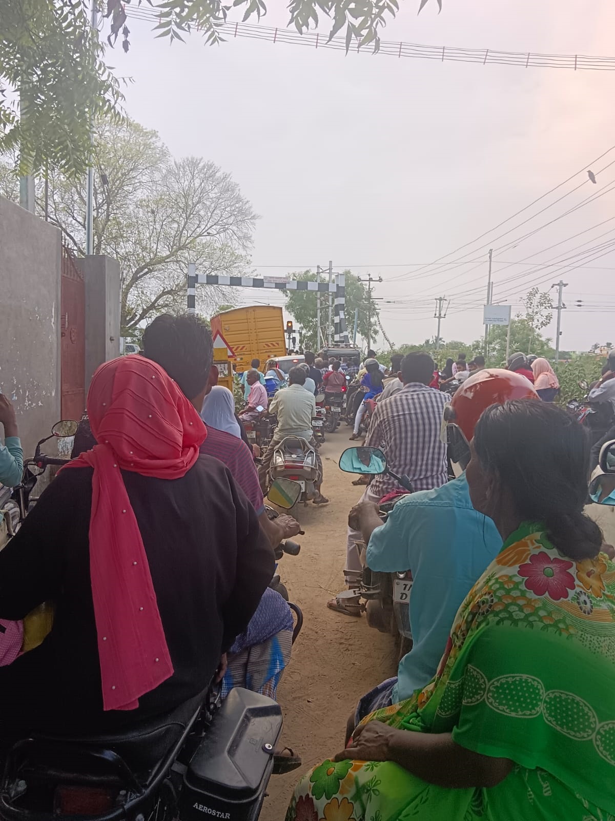 ரெயில்வே மேம்பாலம் அமைக்கப்படுமா?