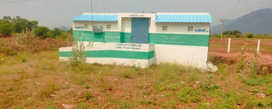 பூட்டியே கிடக்கும் சுகாதார வளாகம்