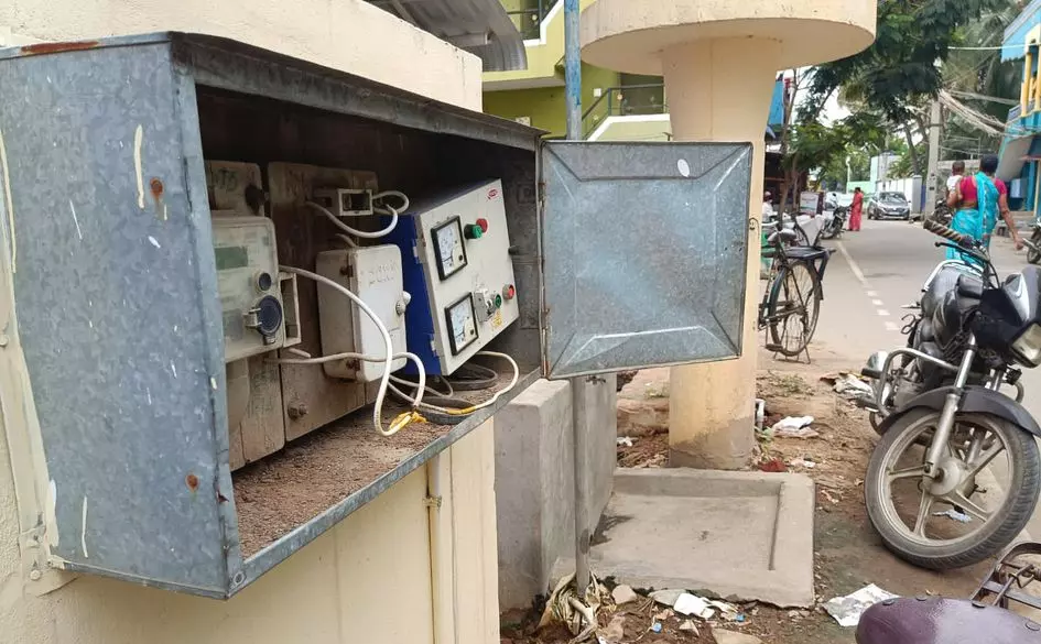 பாதுகாப்பற்ற மின்சார பெட்டி பாதுகாப்பற்ற மின்சார பெட்டி