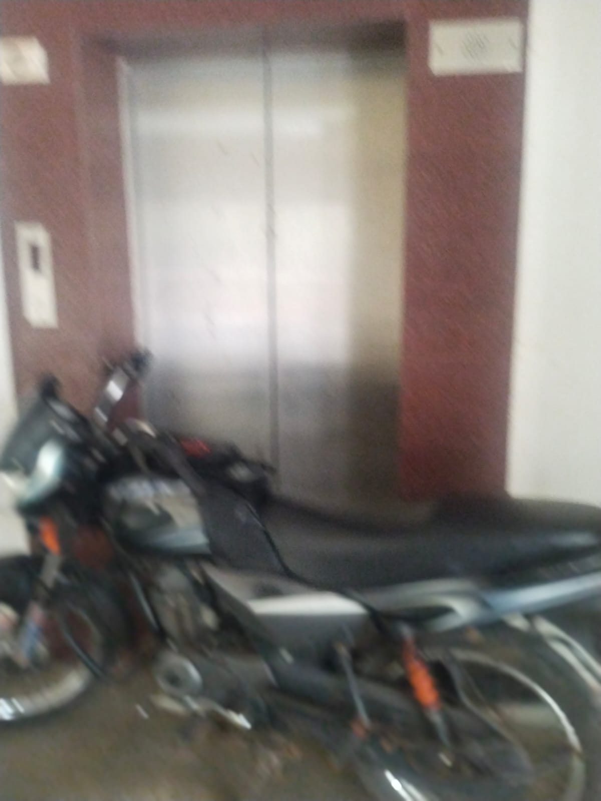 செயல்படாத லிப்ட் செயல்படாத லிப்ட்