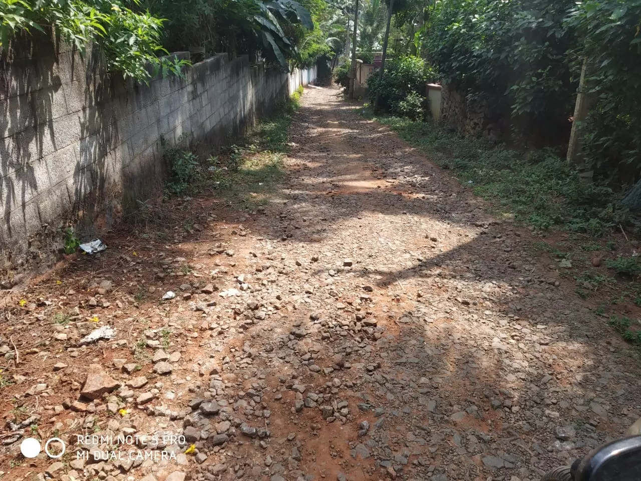 சேதமடைந்த சாலை