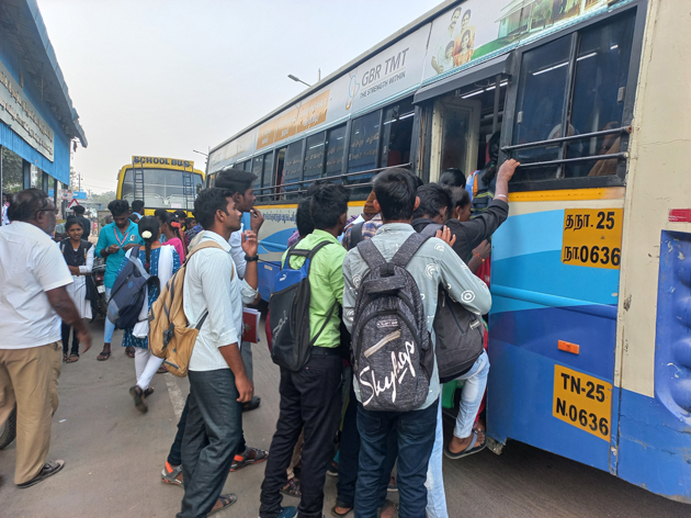 கூடுதல் பஸ் இயக்க வேண்டும்