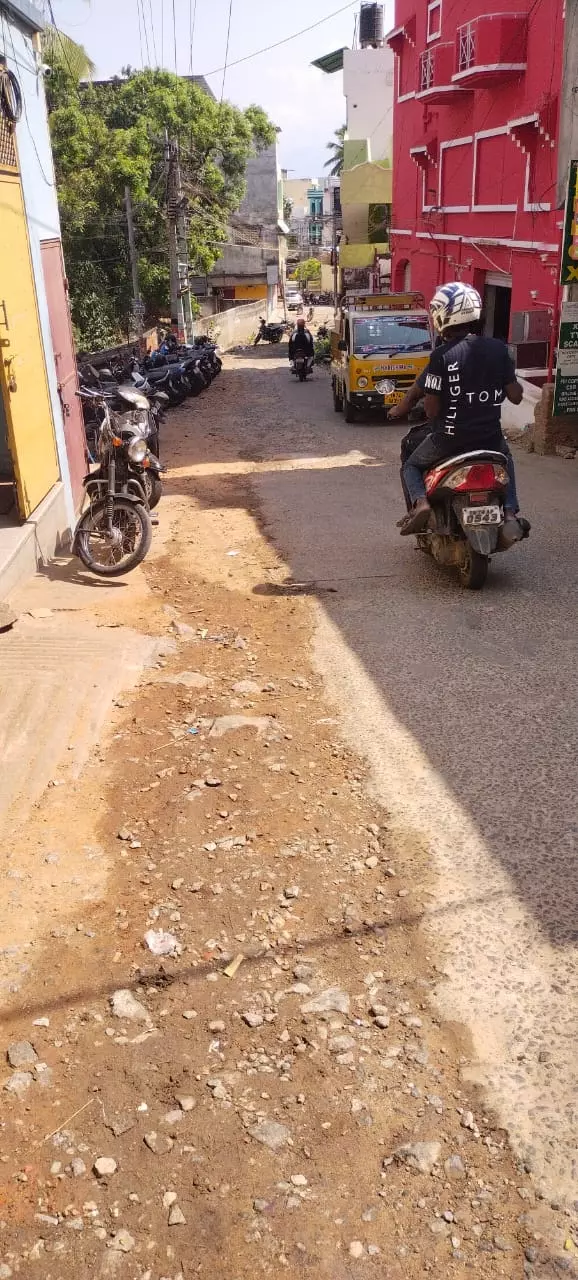 சாலை சிரமைக்கப்படுமா? சாலை சிரமைக்கப்படுமா?