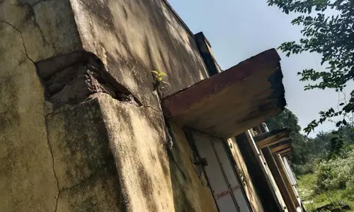 பள்ளிக்கட்டிடம் பழுது