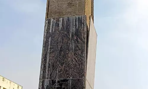 கீழே விழும் கிரானைட் கற்களால் ஆபத்து கீழே விழும் கிரானைட் கற்களால் ஆபத்து