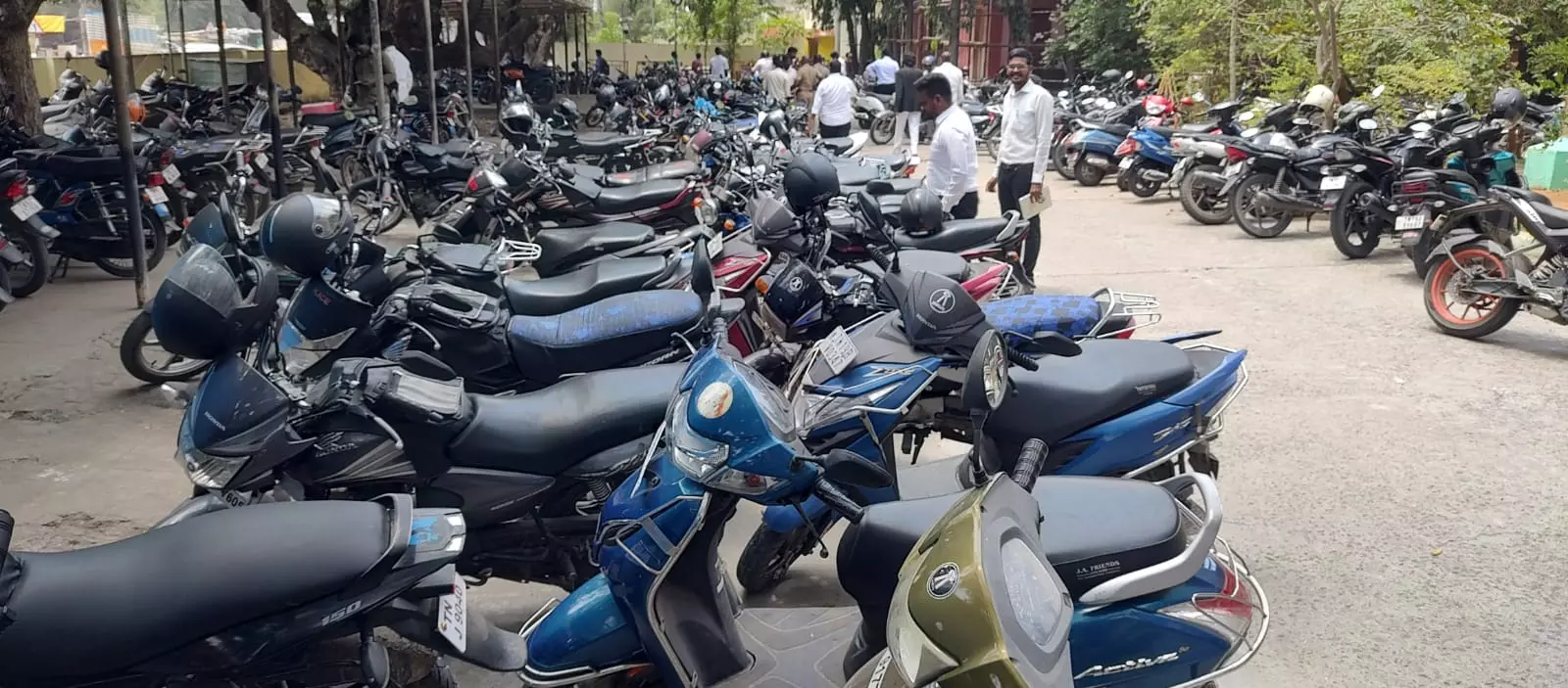 வாகனங்களால் இடையூறு