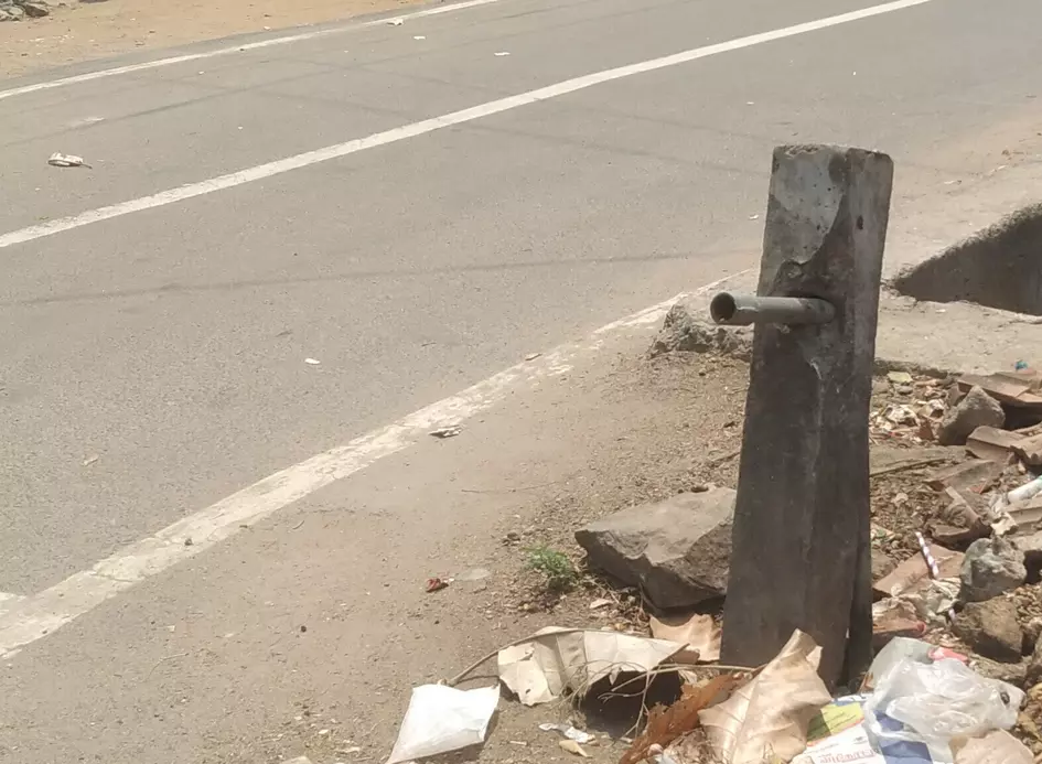 வீணாகும் குடிநீர் வீணாகும் குடிநீர்