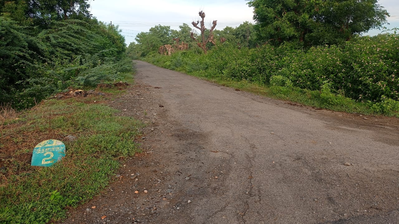 பதற்றத்துடன் செல்லும் வாகன ஓட்டிகள்