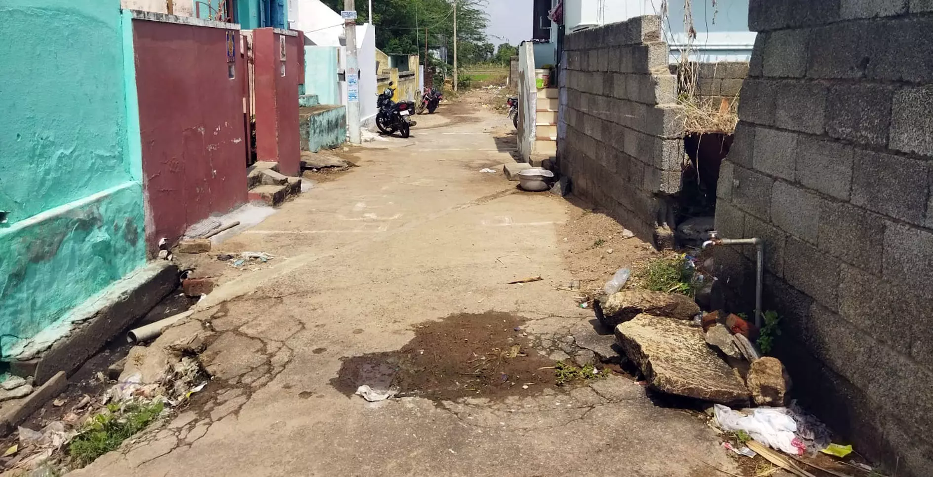 குழாய் உடைப்பால் வீணாகும் குடிநீர் குழாய் உடைப்பால் வீணாகும் குடிநீர்