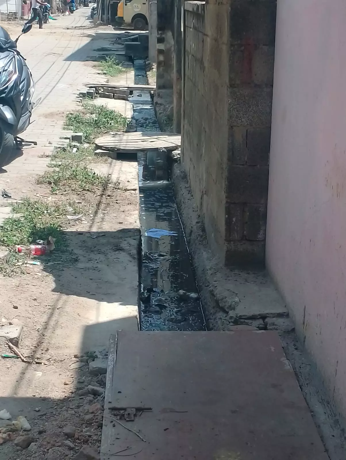 திறந்த நிலையில் கழிவுநீர் கால்வாய்