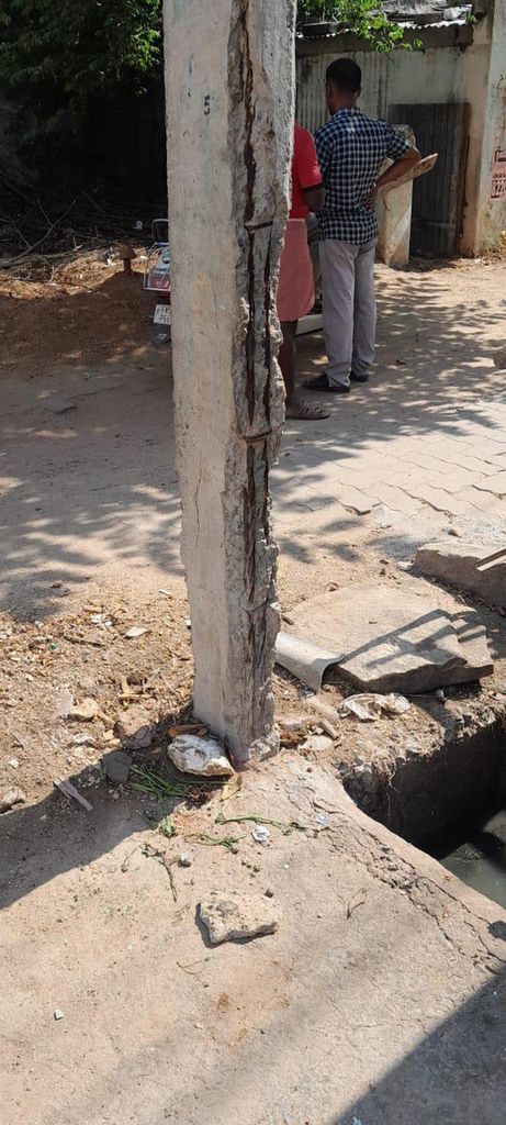 மின்கம்பத்தை மாற்ற வேண்டும்