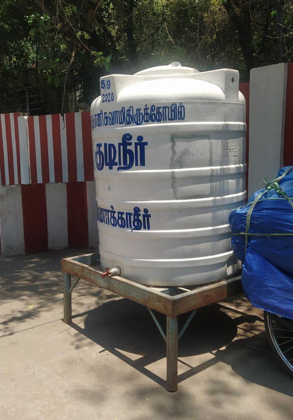 காட்சிப்பொருளான குடிநீர் தொட்டி காட்சிப்பொருளான குடிநீர் தொட்டி