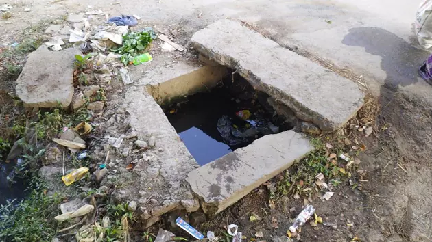 குடிநீரில் கழிவுநீர் கலந்து வரும் அவலம்