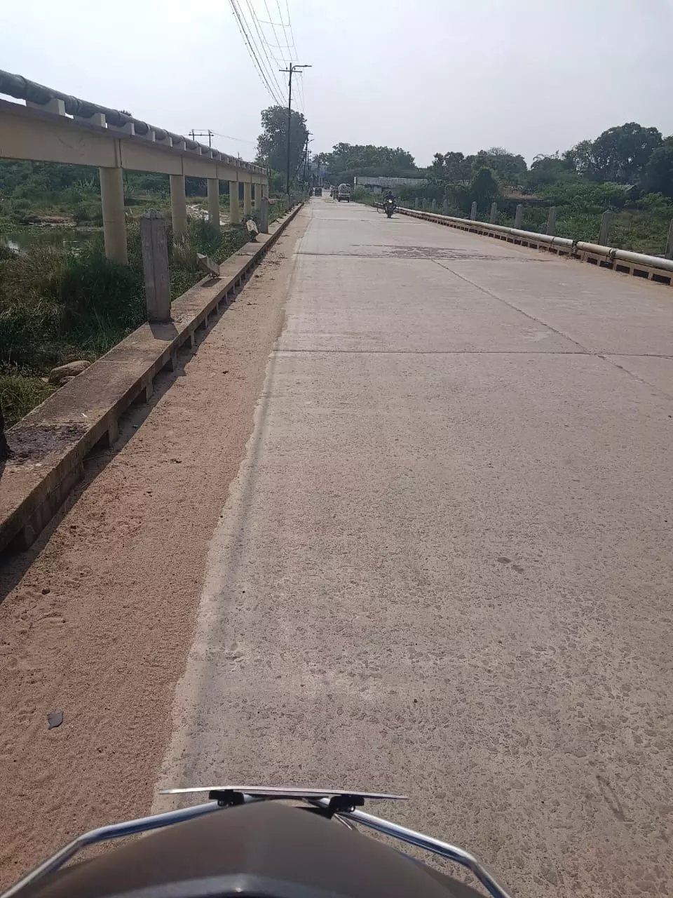 பாலத்தில் தடுப்புச்சுவர் அவசியம் பாலத்தில் தடுப்புச்சுவர் அவசியம்