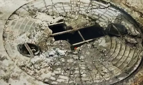 பாதாள சாக்கடை மூடியை மாற்ற வேண்டும் பாதாள சாக்கடை மூடியை மாற்ற வேண்டும்