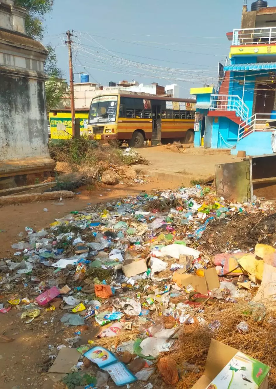 குவிந்து கிடக்கும் குப்பைகள் குவிந்து கிடக்கும் குப்பைகள்