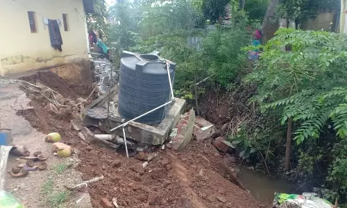 தண்ணீர் தொட்டி சேதம்