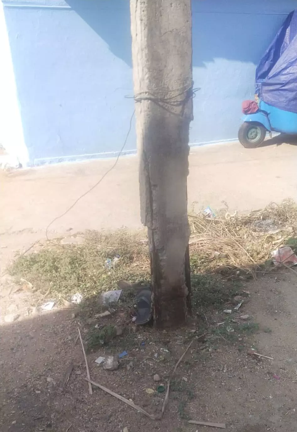 அபாய மின்கம்பம்