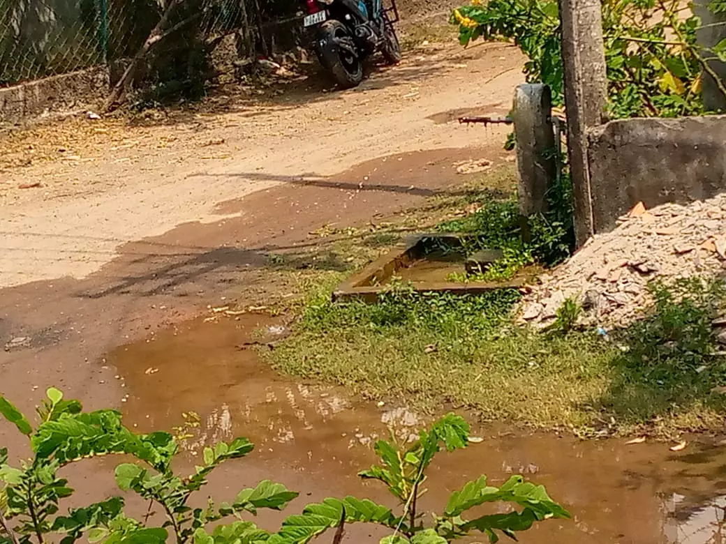 வீணாகும் குடிநீர் வீணாகும் குடிநீர்