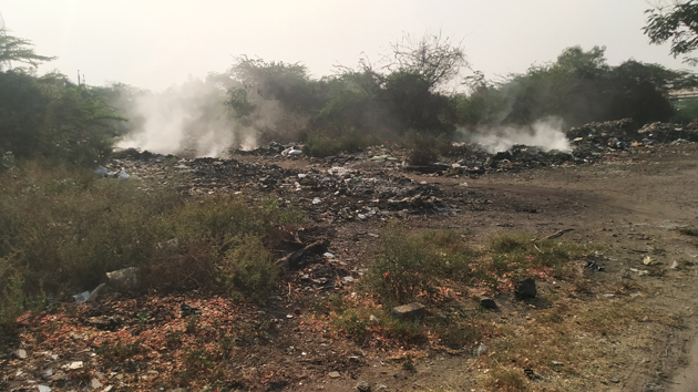குப்பைகளை எரிக்கும் அவலம்