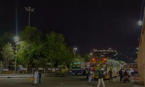 எரியாத உயர்கோபுர மின்விளக்கு எரியாத உயர்கோபுர மின்விளக்கு