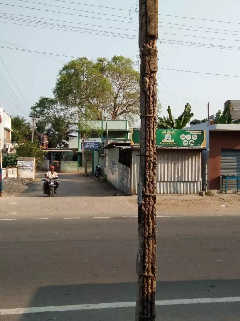 மின்கம்பத்தின் பரிதாப நிலை