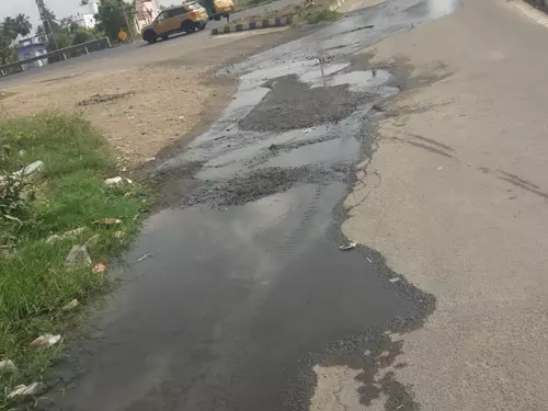 குடிநீர் குழாயில் உடைப்பு குடிநீர் குழாயில் உடைப்பு