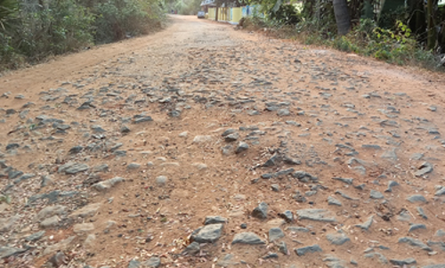 ஜல்லி கற்கள் பெயர்ந்த சாலை ஜல்லி கற்கள் பெயர்ந்த சாலை