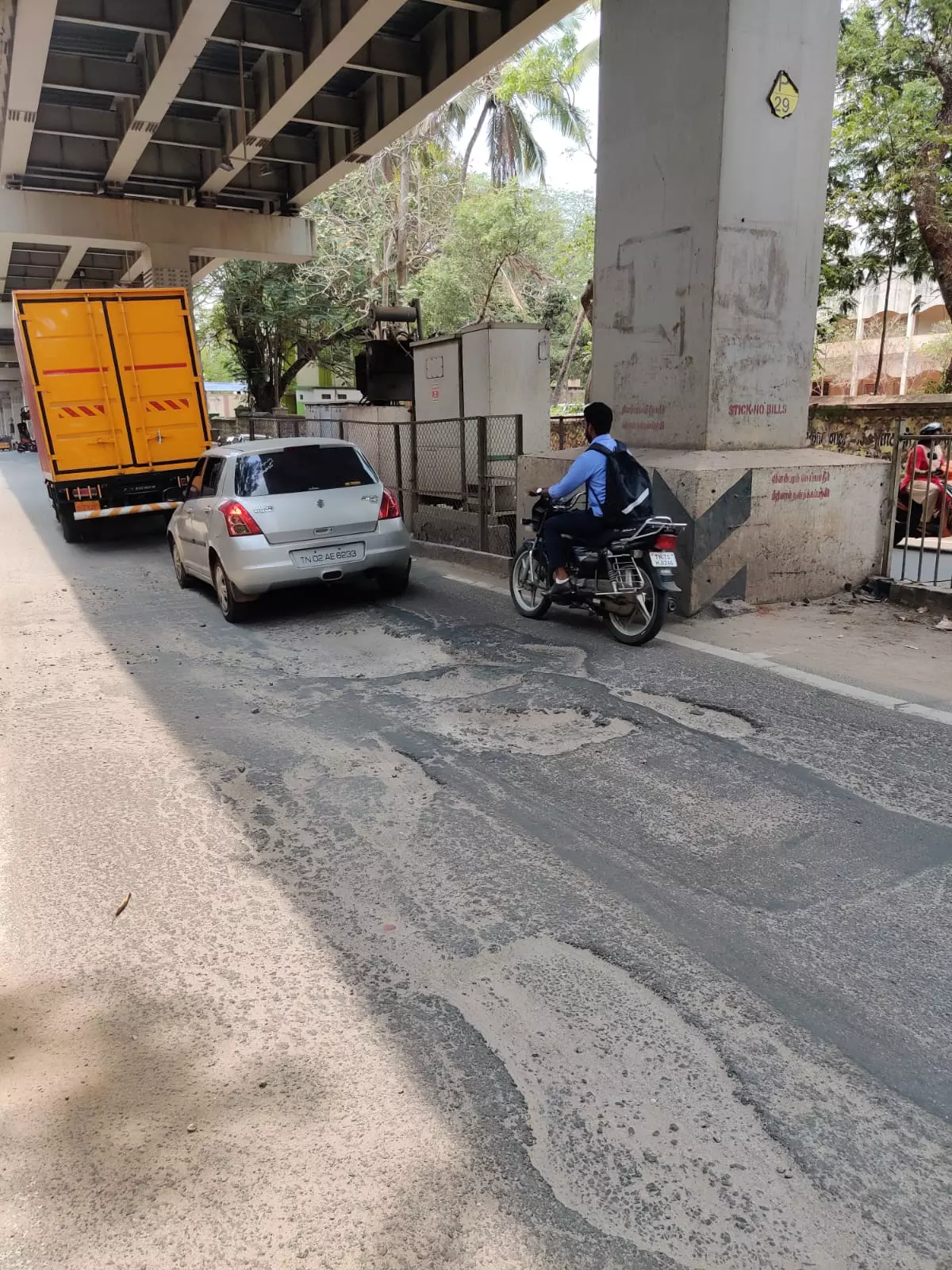 வாகன ஓட்டிகள் அவதி