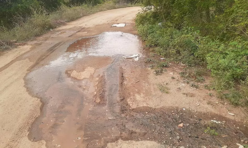 குழாய் உடைந்து வீணாகும் குடிநீர்