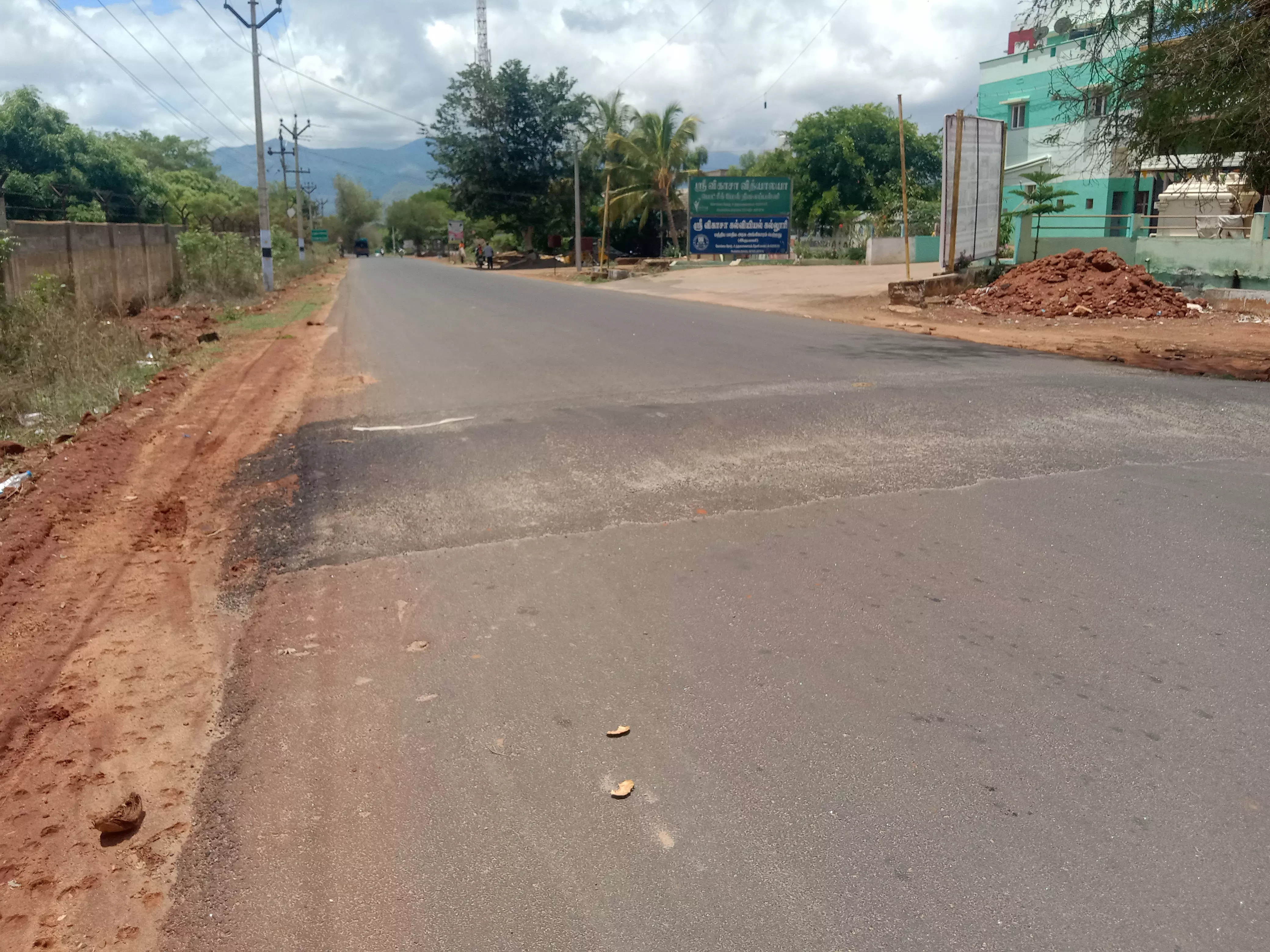 வேகத்தடையால் விபத்து