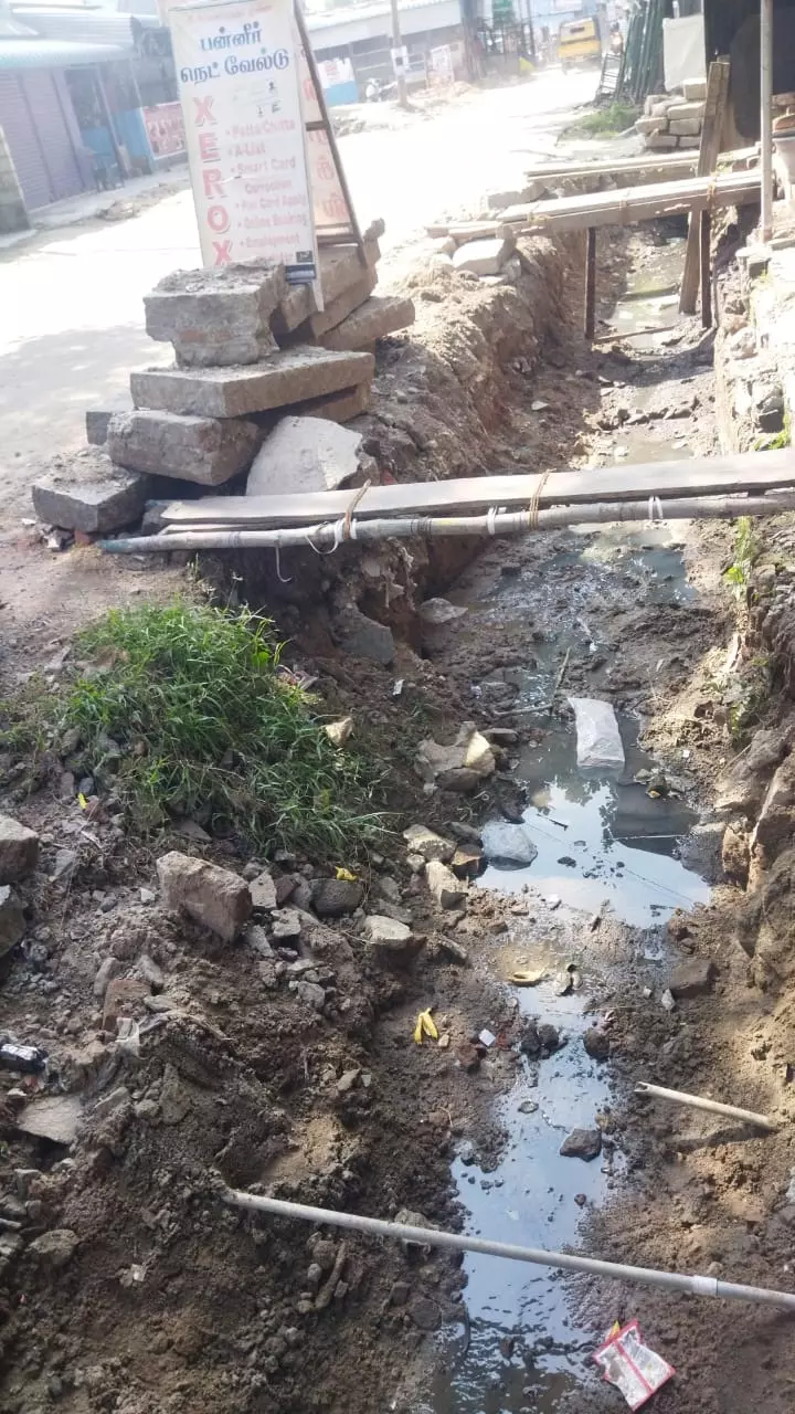 சேதமடைந்த கால்வாயால் அச்சம்