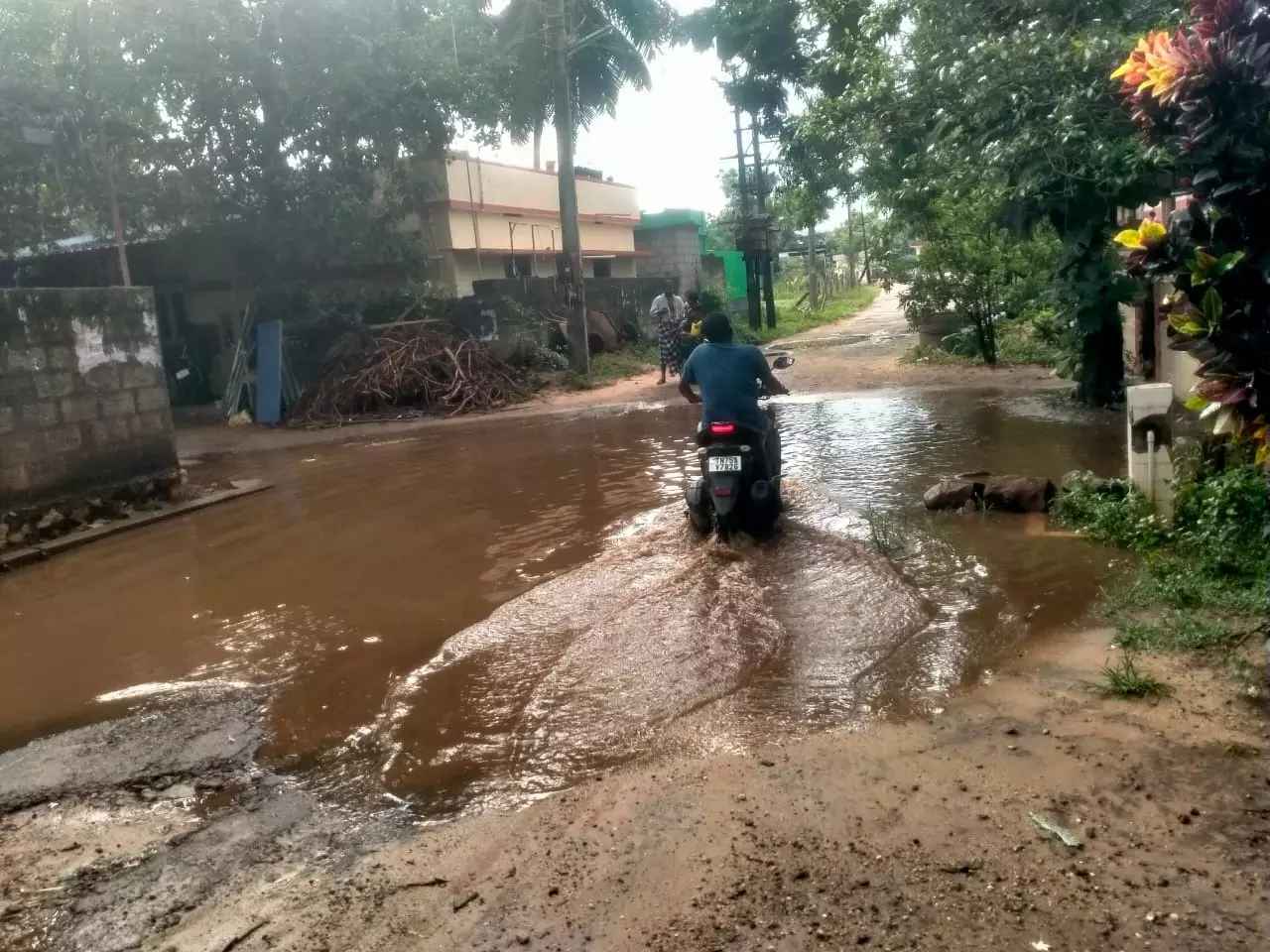 வாகன ஓட்டிகள் அவதி