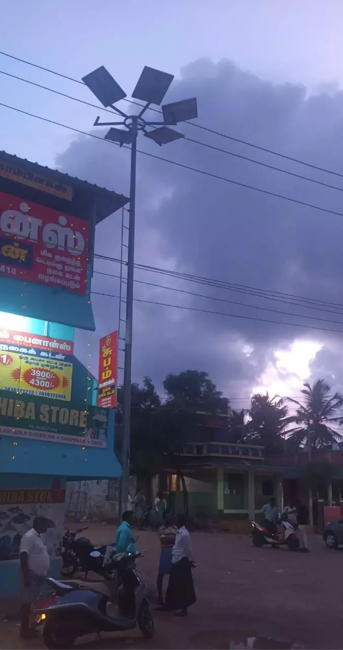 எரியாத மின்விளக்குகள் எரியாத மின்விளக்குகள்