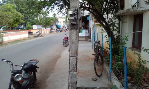 சேதமடைந்த மின்கம்பம்