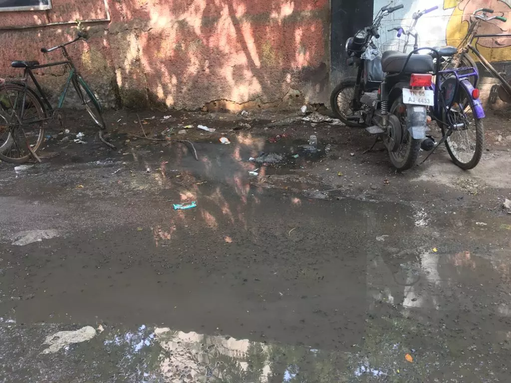 சாலையில் சாக்கடை