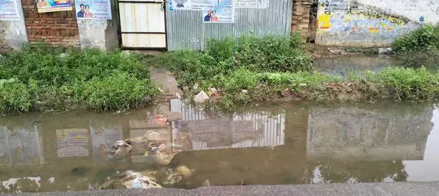 கால்வாயை தூர்வார வேண்டும்