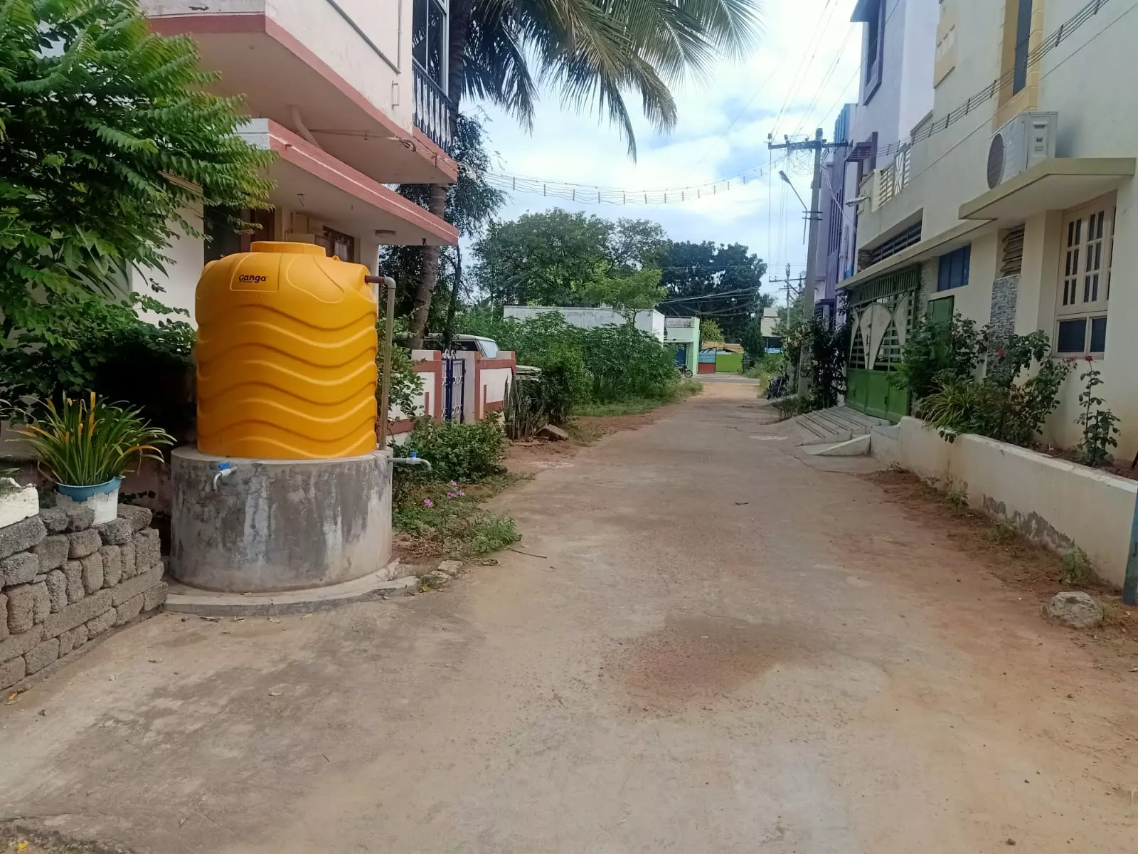 குடிநீர் இல்லாத தொட்டி