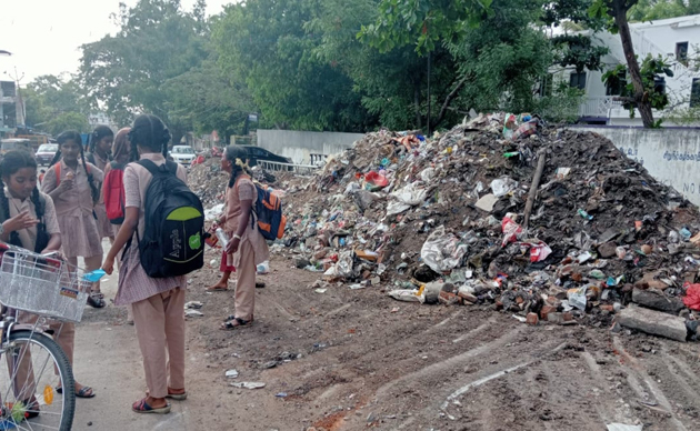 குப்பைகளை அகற்ற வேண்டும்