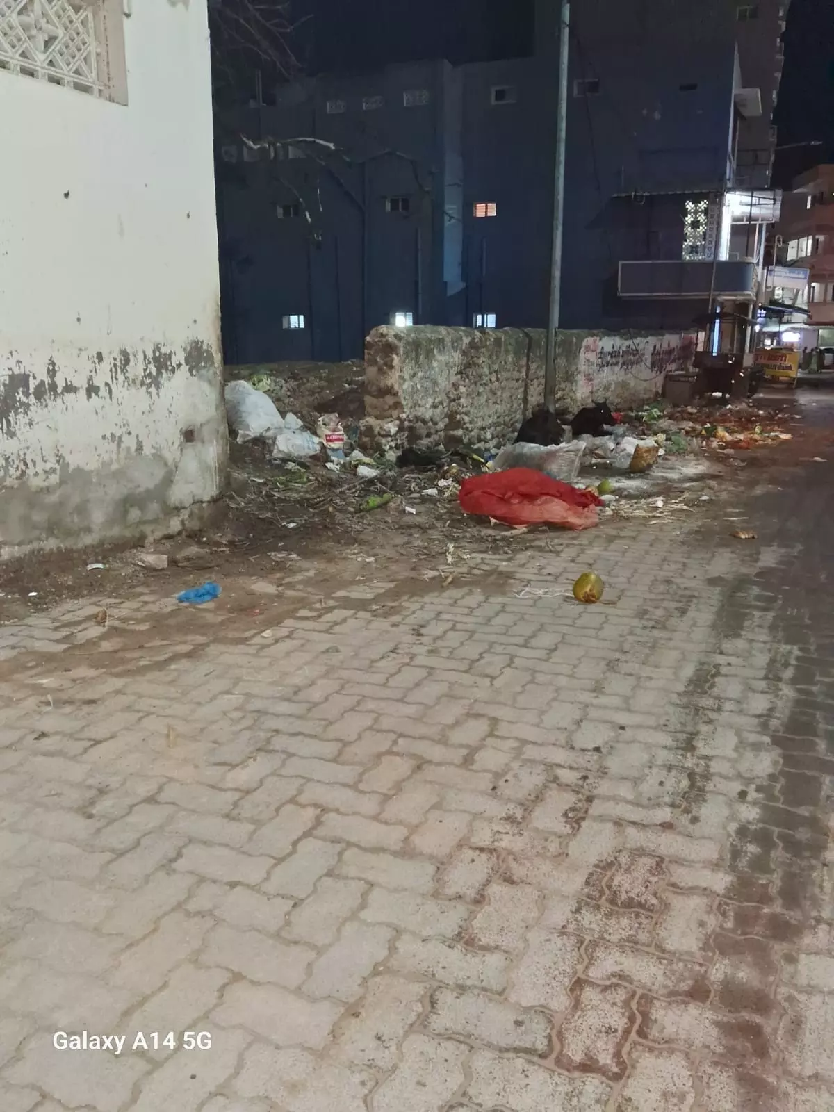 குப்பைத்தொட்டி வைக்கப்படுமா?