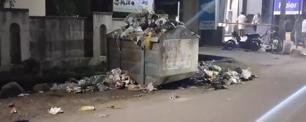 குப்பைகளை அகற்றுவார்களா?