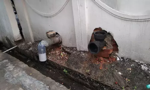 பொதுக்கிணறு பகுதியில் மலக்கழிவு குழாய்