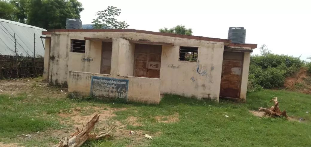 காட்சிப்பொருளான கழிப்பறை காட்சிப்பொருளான கழிப்பறை