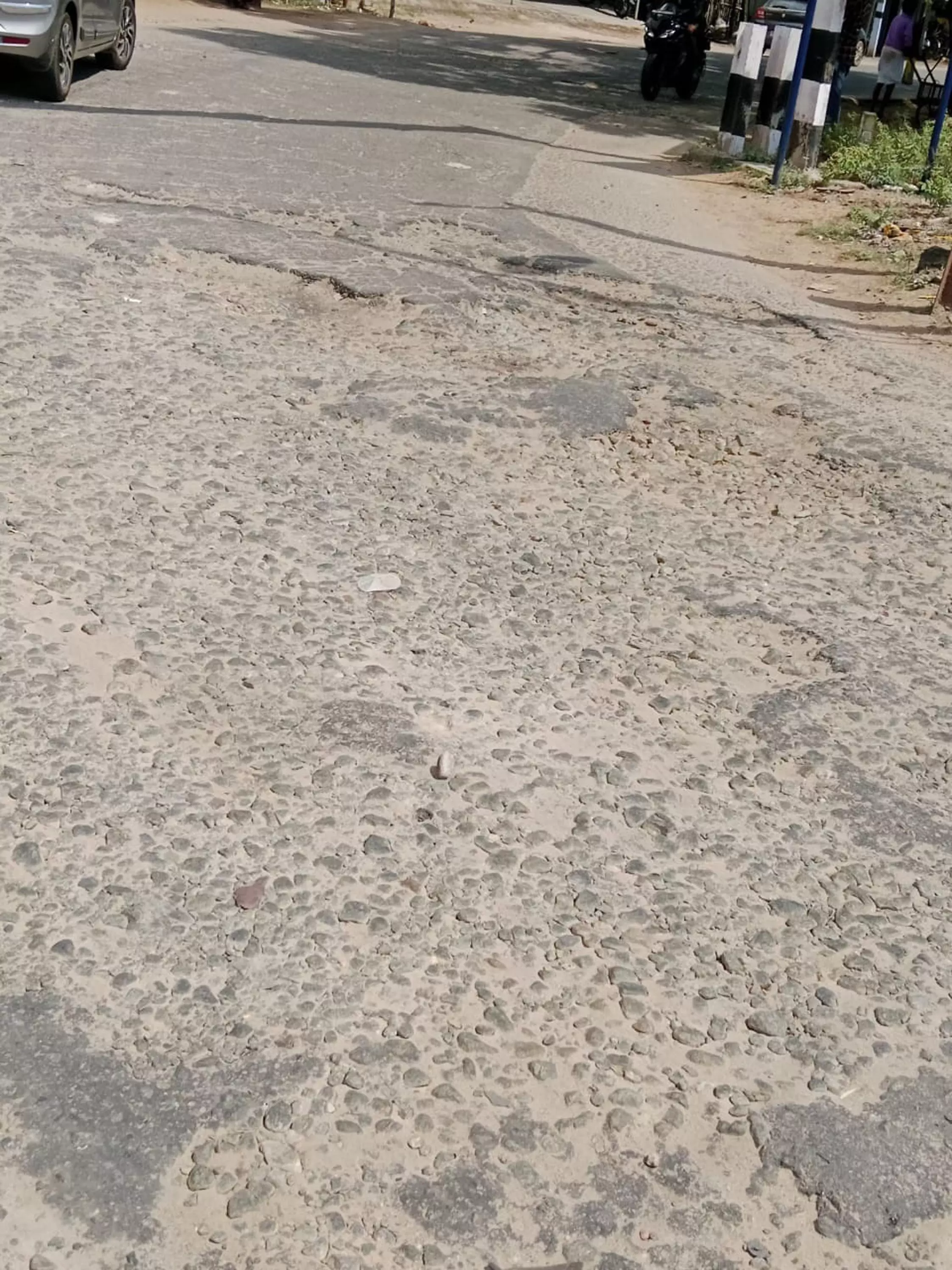 பராமரிப்பில்லாத சாலை