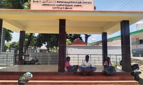 இருக்கைகள் இல்லாத பயணிகள் நிழற்குடை இருக்கைகள் இல்லாத பயணிகள் நிழற்குடை