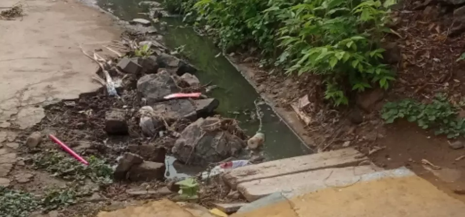 தேங்கி நிற்கும் கழிவுநீர்