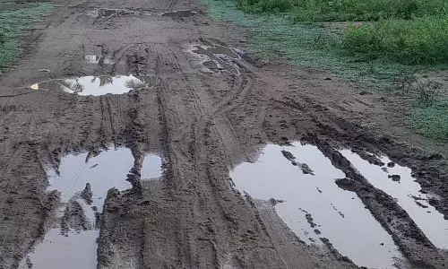 சாலை வசதி தேவை