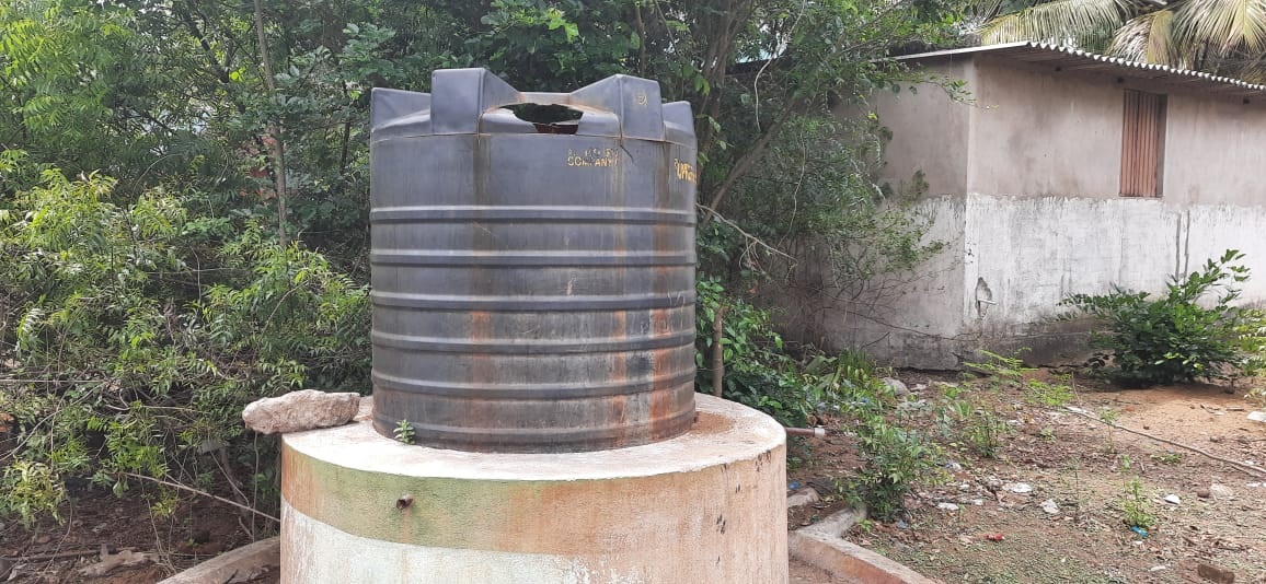 சேதமடைந்த தண்ணீர் தொட்டி சேதமடைந்த தண்ணீர் தொட்டி